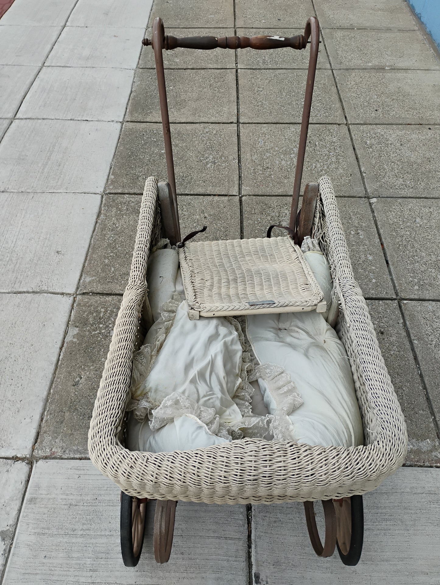 Antique Heywood-Wakefield Wicker Baby Carriage (circa 1910–1925)
