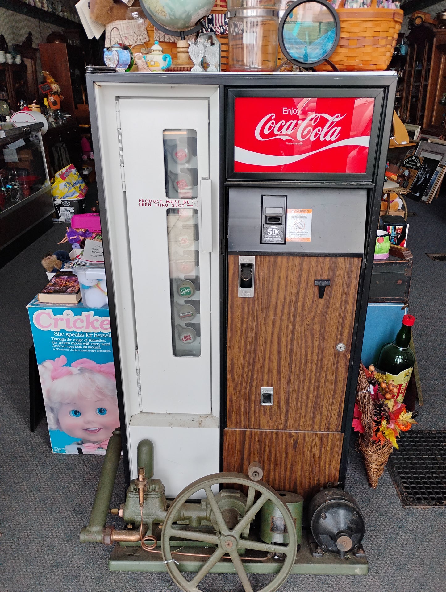 1976 Coca-Cola Vending Machine – Classic Vintage Look!