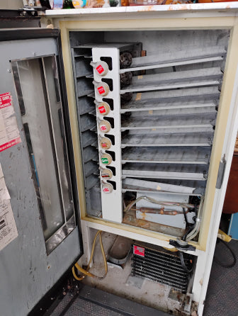 1976 Coca-Cola Vending Machine – Classic Vintage Look!